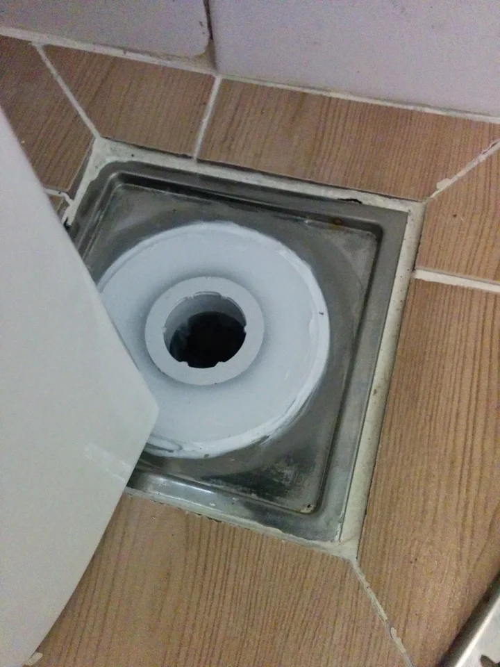 세면대 설치 모습, 실리콘으로 밀봉