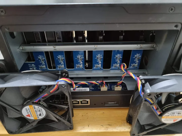 커넥터를 뽑아주자.. 힘으로