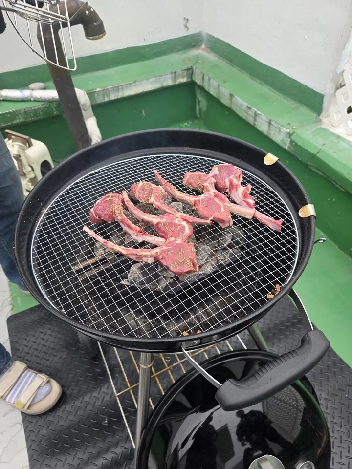 아파트 옥상에서 고기 굽기