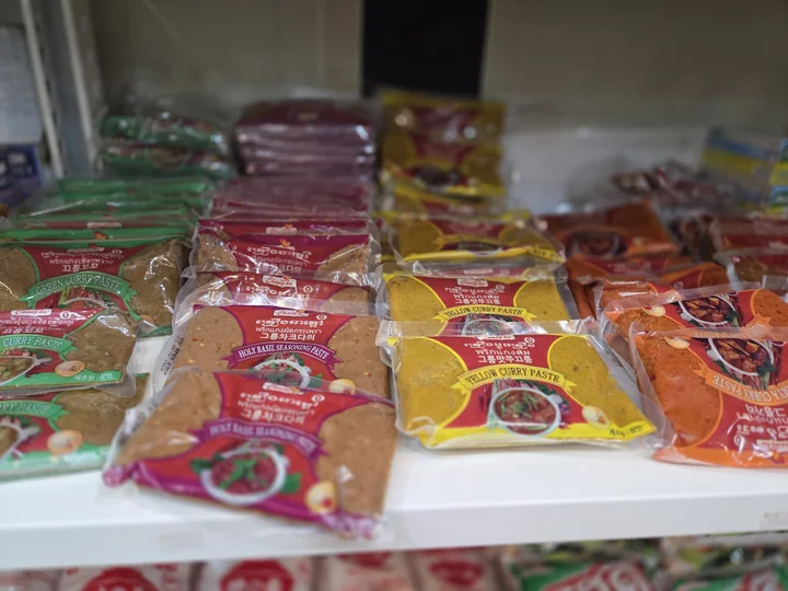 논산 화지시장 내 아시아큰마켓 과자들