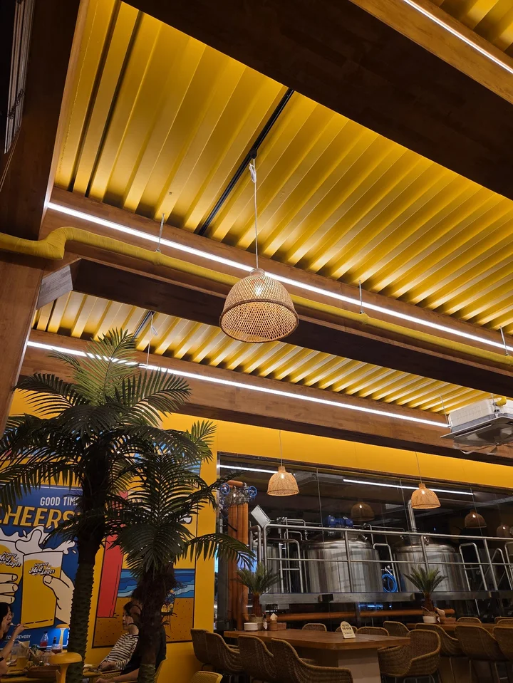 따뜻하면서도 힙한 내부